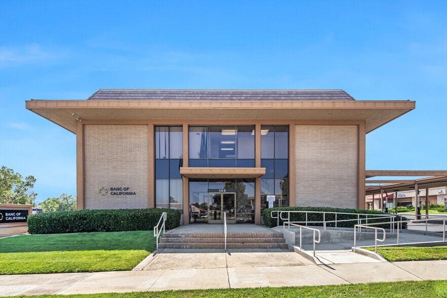 More Photos Of 559 N Mountain Ave, Upland Unknown For Lease