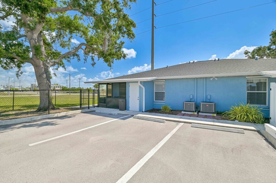 More Photos Of 2826 Santa Barbara Blvd, Cape Coral Freestanding For Sale