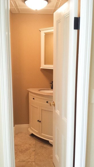 More Photos Of 4 Main St, Flemington Office For Lease