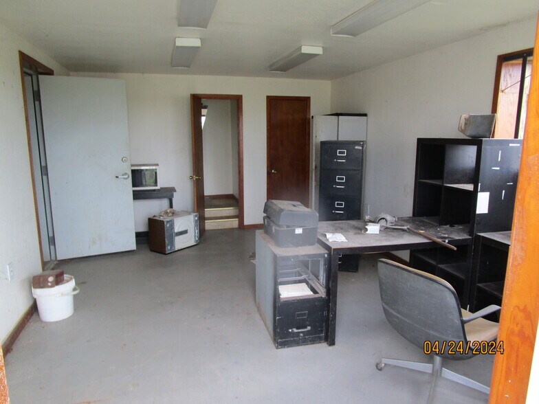 More Photos Of 530 E 2nd St, Freeport Warehouse For Lease
