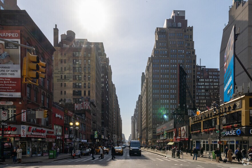 More Photos Of 589 Eighth Ave, New York Loft Creative Space For Lease