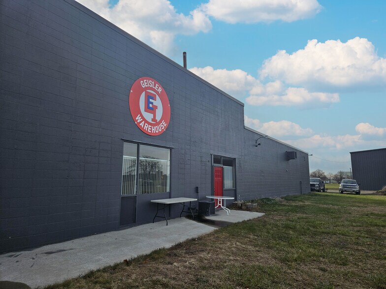 More Photos Of 1406-1414 E Pine St, Midland Warehouse For Lease