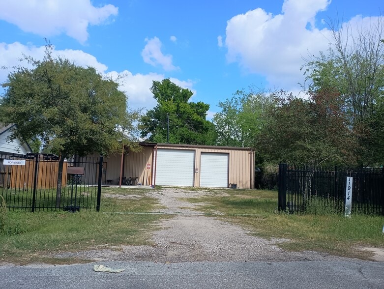 More Photos Of 11914 New Meadow Dr, Houston Warehouse For Sale