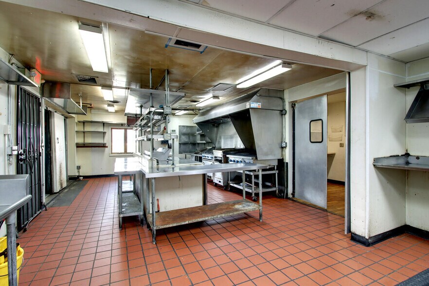 More Photos Of 4403 Broadway St, Quincy Office For Lease