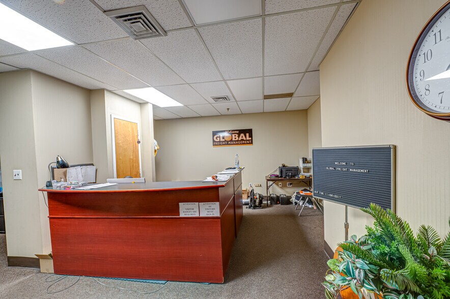 More Photos Of 30 Crossways E, Bohemia Manufacturing For Lease