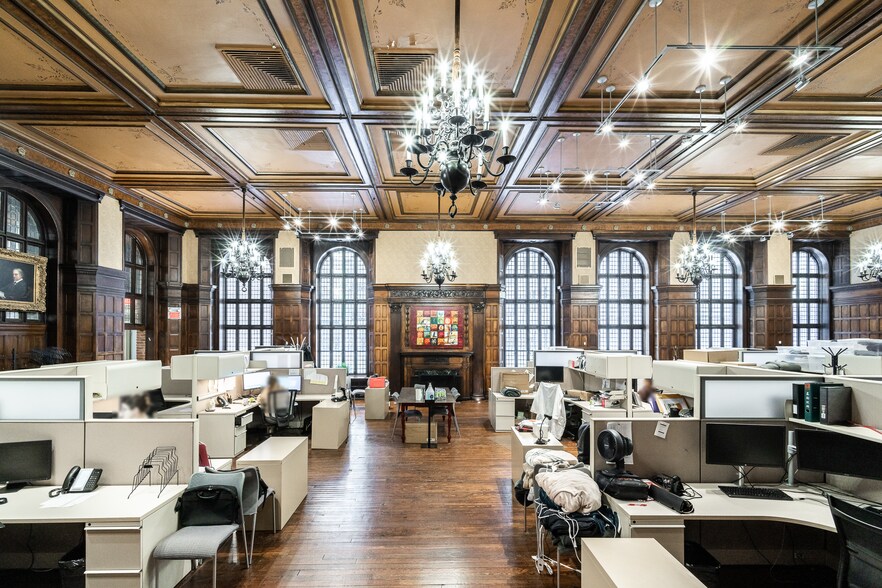 More Photos Of 1175-1183 Pl Du Frère-André, Montréal Office For Sale