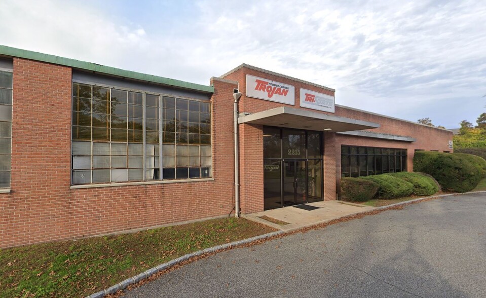 Primary Photo Of 2215 Union Blvd, Bay Shore Manufacturing For Sale