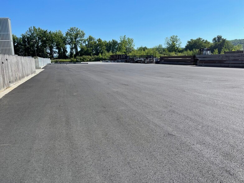 More Photos Of 53 Ayer Rd, Littleton Warehouse For Lease