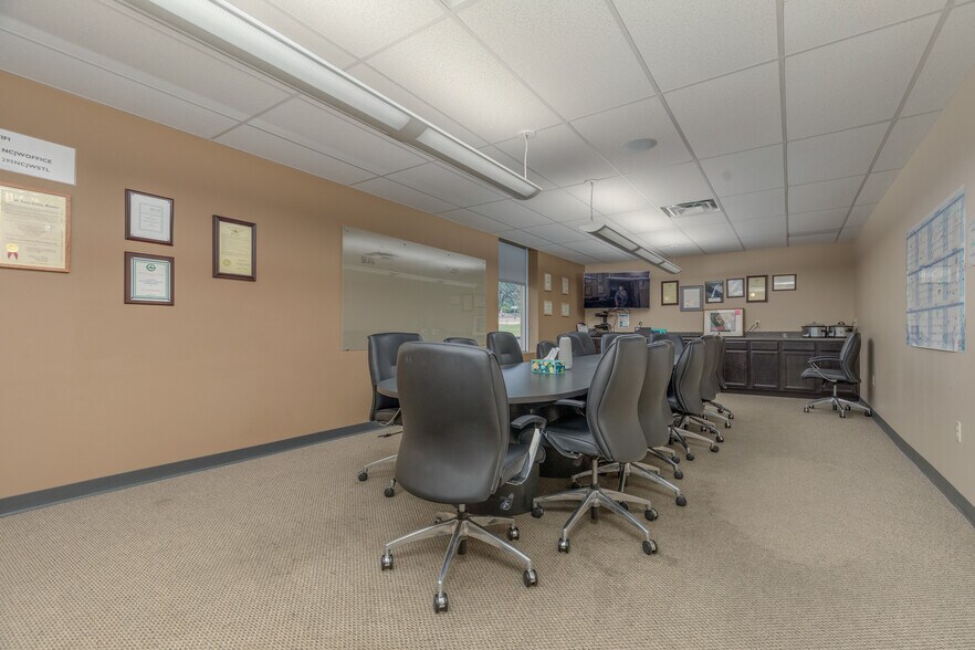 More Photos Of 295 N Lindbergh Blvd, Saint Louis Freestanding For Sale