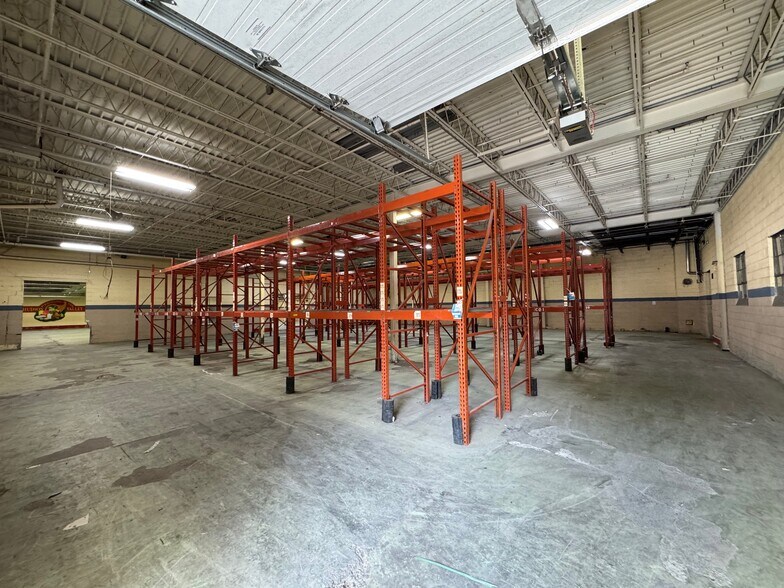 More Photos Of 195 Hudson St, Cornwall-on-Hudson Distribution For Lease