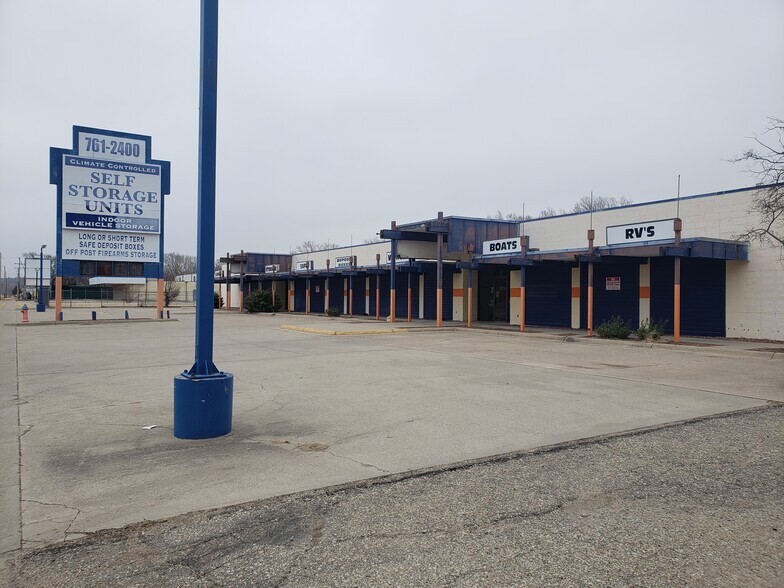 Primary Photo Of 819 Grant Ave, Junction City General Retail For Sale