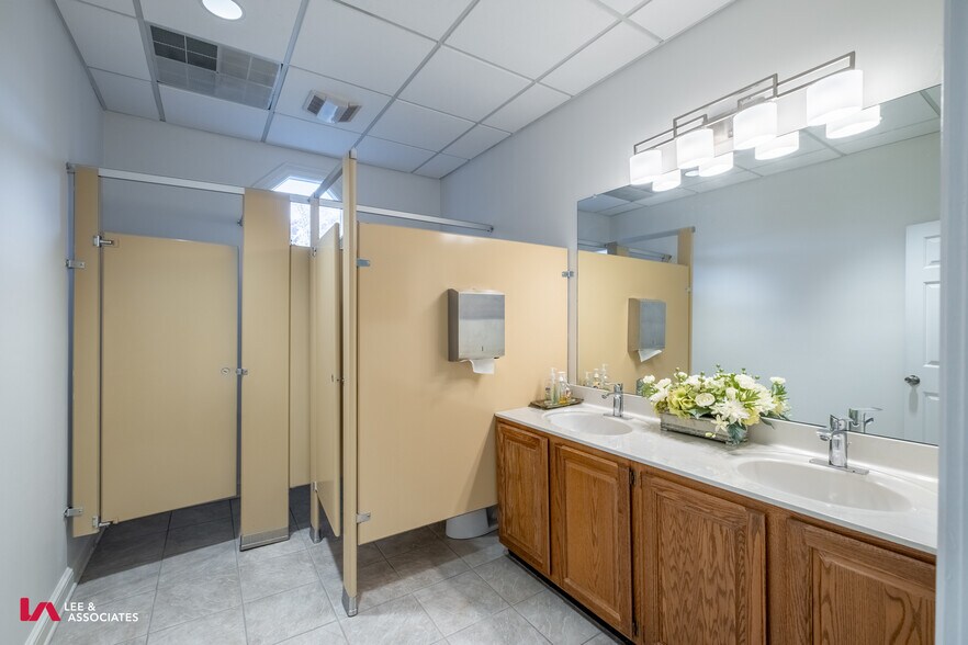 More Photos Of 3103 Medlock Bridge Rd, Norcross Office For Sale