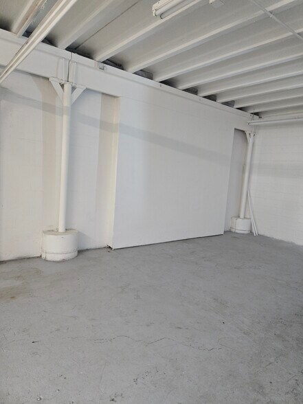 More Photos Of 211 Missouri Ave N, Largo Storefront Retail Office For Lease