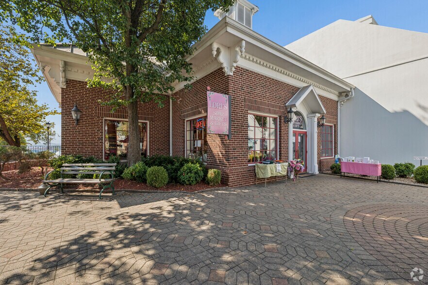 More Photos Of 2800 W 76 Country Blvd, Branson Coworking Space