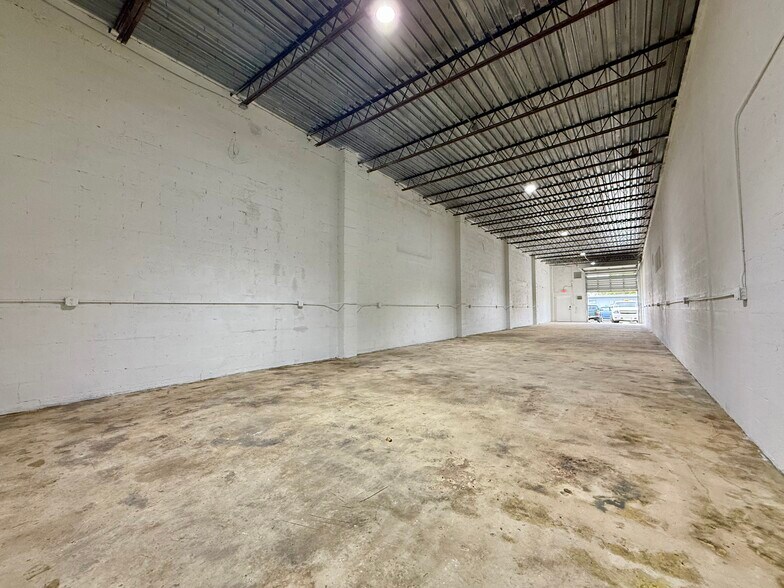 More Photos Of 820-826 NW 10th Ter, Fort Lauderdale Service For Lease