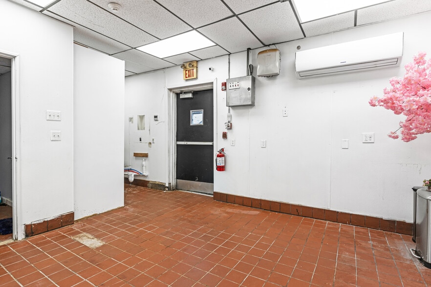 More Photos Of 228 Oakland Ave, Providence Restaurant For Lease