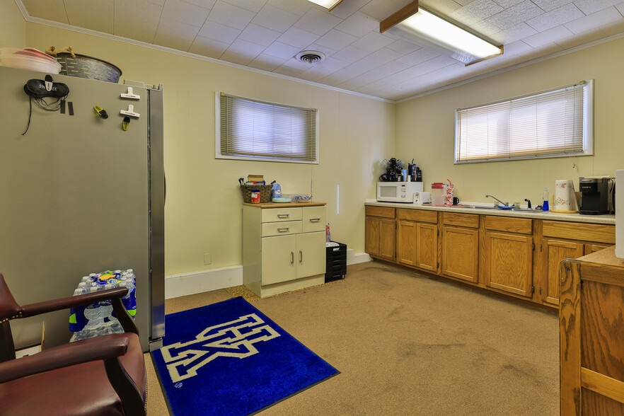 More Photos Of 308 N Lindell St, Martin Office For Sale
