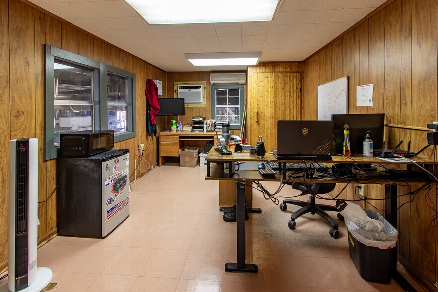 More Photos Of 310 Cypress Rd, Ocala Manufacturing For Sale