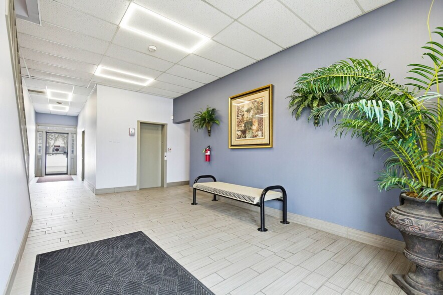 More Photos Of 1313 Lyndon Ln, Louisville Office For Sale