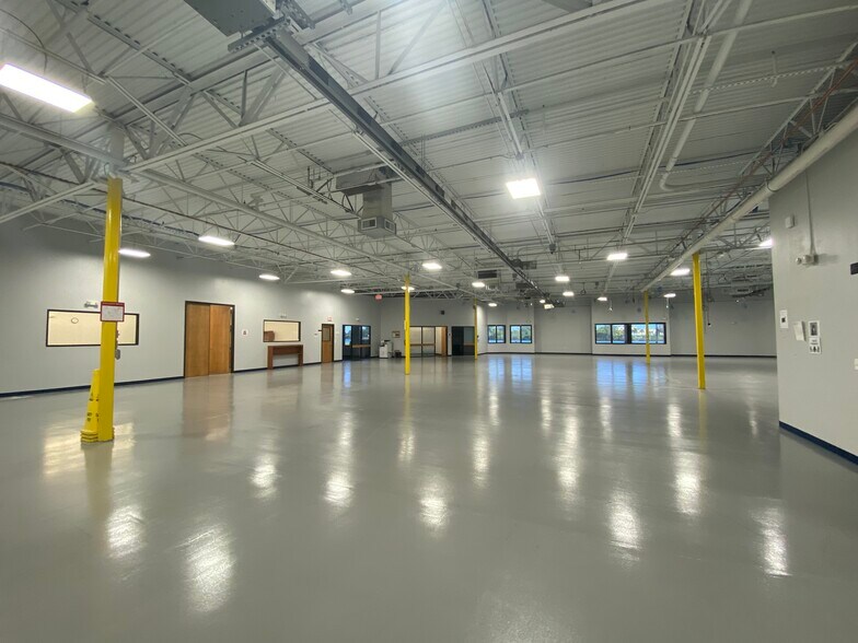More Photos Of 5250 NW 33rd Ave, Fort Lauderdale Light Manufacturing For Lease
