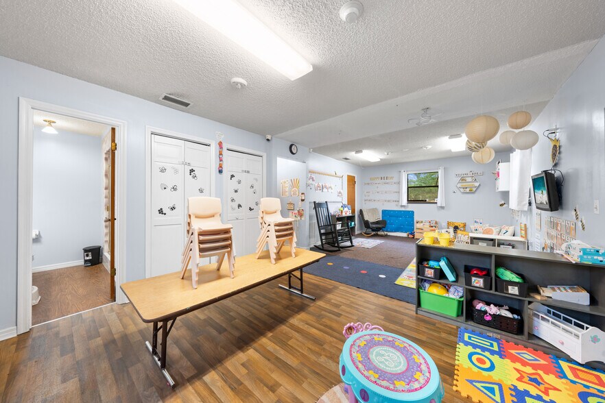 More Photos Of 102 S Highland St, Bushnell Daycare Center For Sale