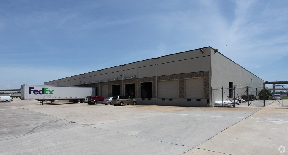 More Photos Of 1055 W Sam Houston Pky N, Houston Warehouse For Lease