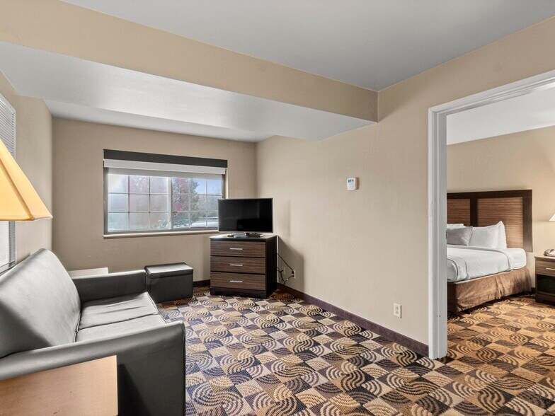 More Photos Of 1001 W College, Oak Creek Hotel For Sale
