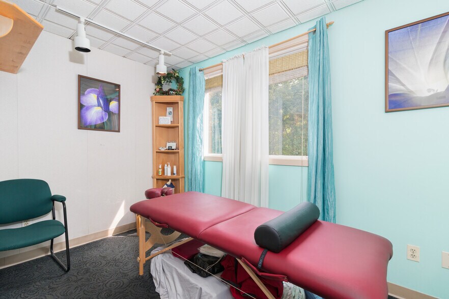 More Photos Of 155 Sycamore St, Glastonbury Office For Lease