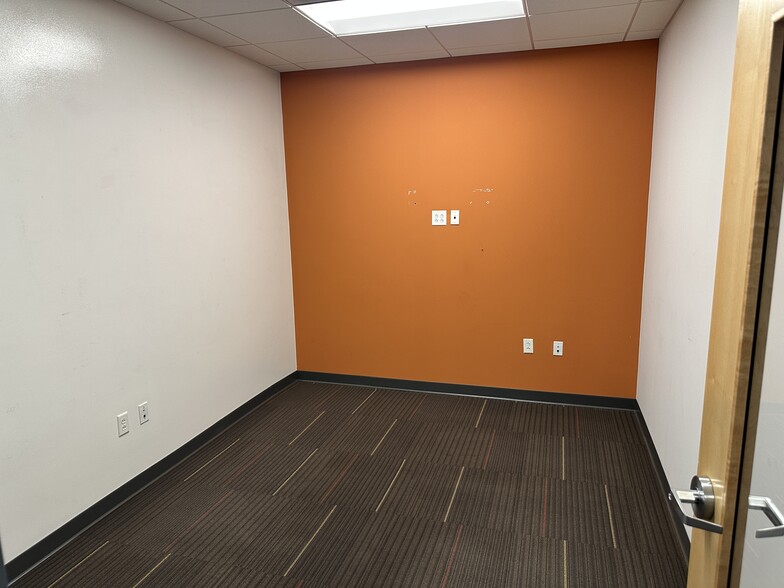More Photos Of 2217 E 9th St, Cleveland Office For Lease