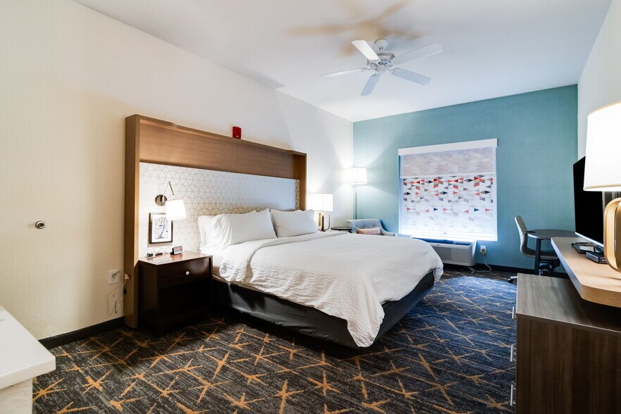 More Photos Of 1800 Martin Luther King Blvd, Houma Hotel For Sale