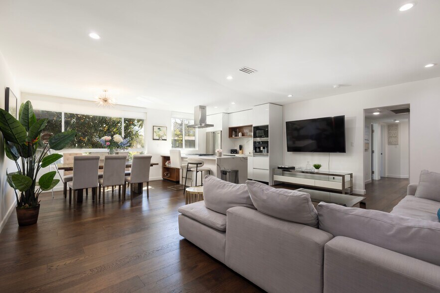 More Photos Of 1267 N Laurel Ave, West Hollywood Apartments For Sale