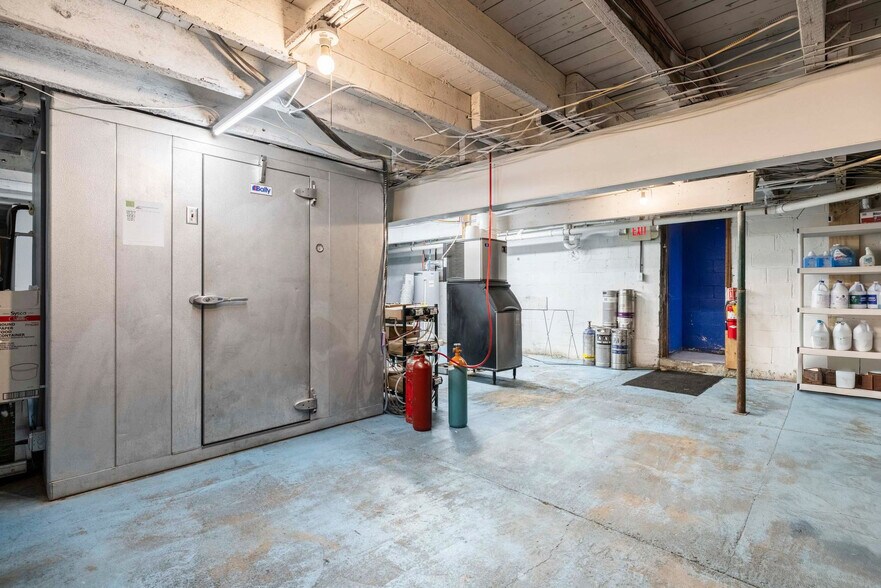 More Photos Of 7588 N Broadway, Red Hook Specialty For Sale