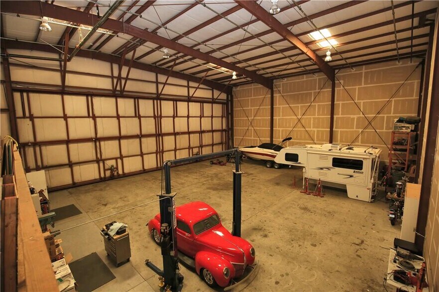 More Photos Of 3150 Propeller Dr, Paso Robles Airplane Hangar For Sale