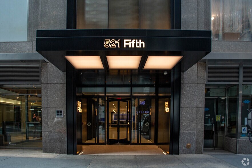 More Photos Of 521 Fifth Ave, New York Coworking Space