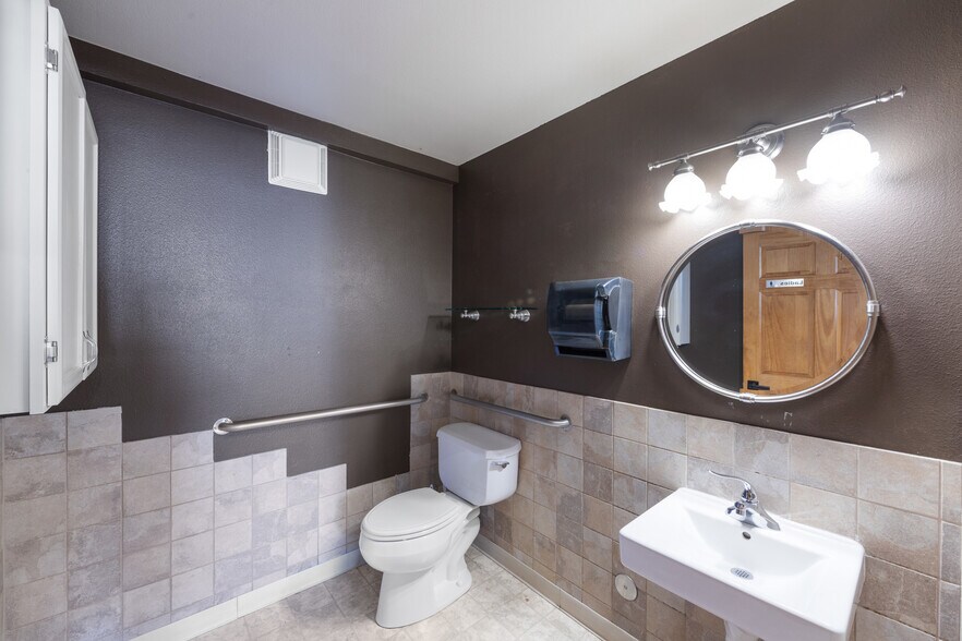 More Photos Of 606 W Byers Ave, Hot Sulphur Springs Flex For Sale
