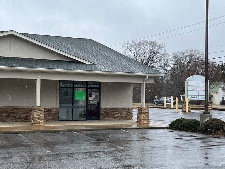 More Photos Of 285 N Main St, Troutman General Retail For Lease