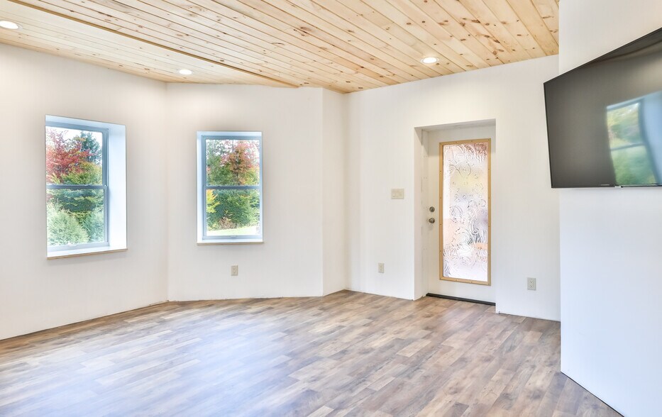 More Photos Of 19 Palsgraf Ct., Elka Park Showroom For Sale