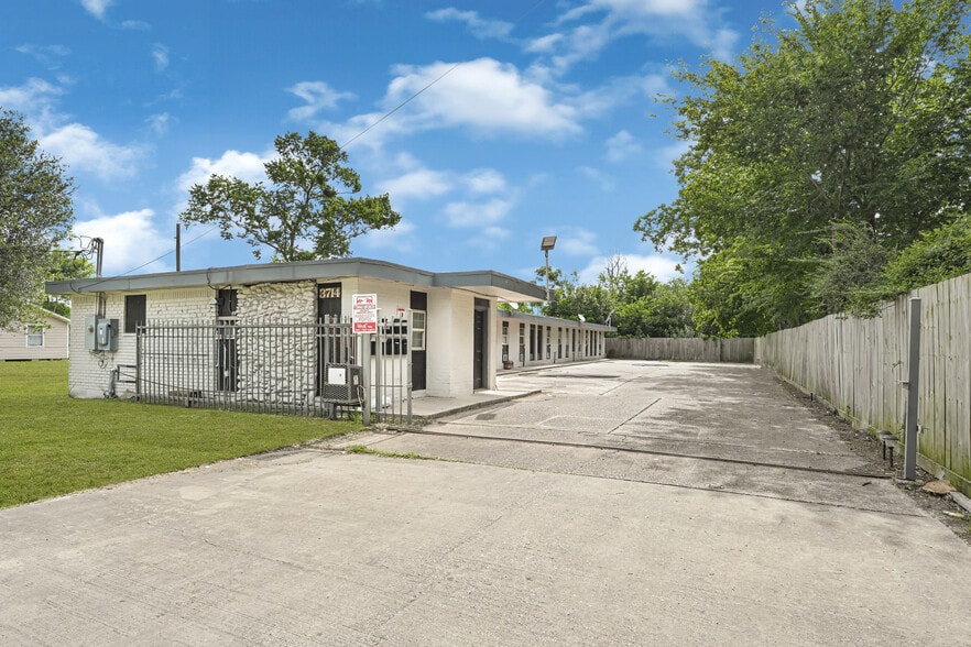 Primary Photo Of 3714 Dabney St, Houston Apartments For Sale