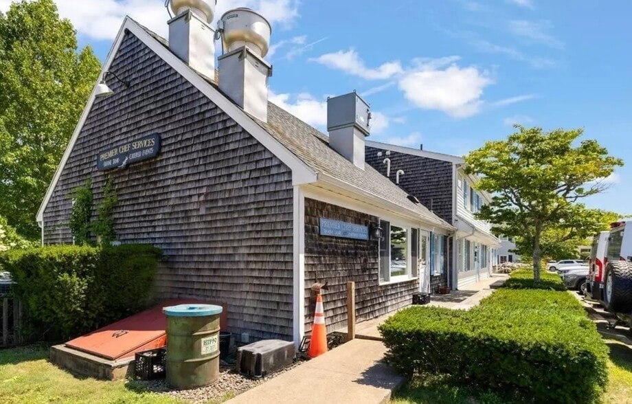 More Photos Of 258 Edgartown Vineyard Haven Rd, Edgartown Medical For Sale
