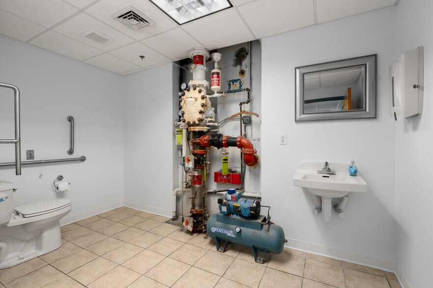 More Photos Of 109 Talcott Rd, West Hartford Manufacturing For Sale
