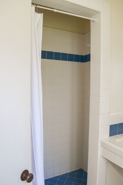 More Photos Of 20 S Ocean Ave, Cayucos Hotel For Sale