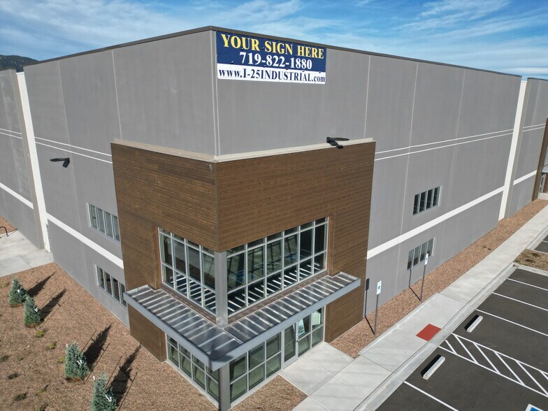 More Photos Of 15707 Terrazzo dr, Colorado Springs Showroom For Lease