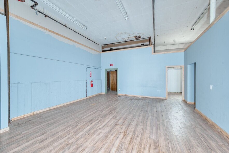 More Photos Of 326 Chestnut St, Virginia Storefront Retail Office For Sale