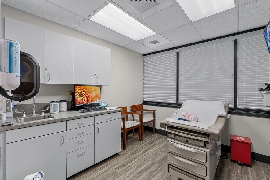 More Photos Of 661 E Altamonte Dr, Altamonte Springs Medical For Sale