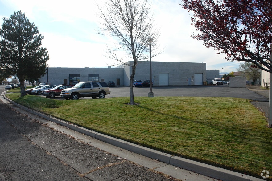 More Photos Of 670-690 S Rock Blvd, Reno Light Distribution For Lease