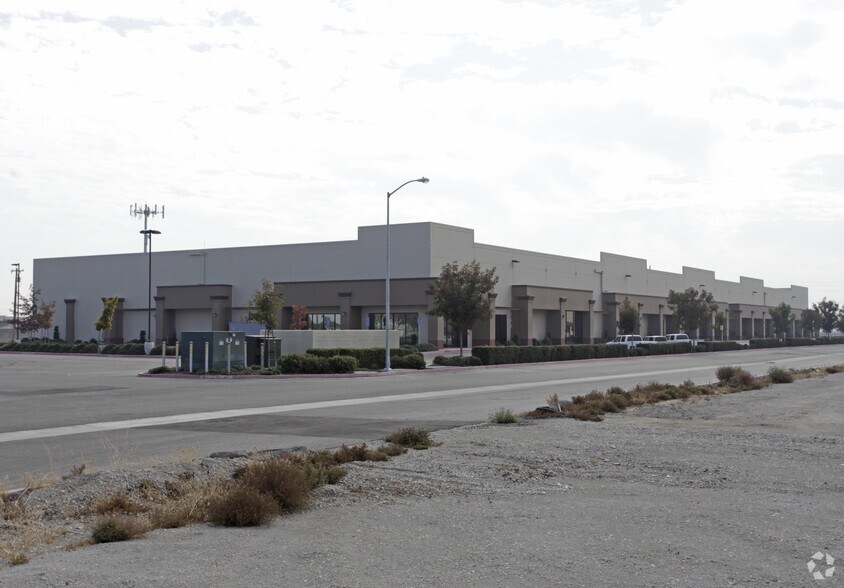 More Photos Of 2301 W Louise Ave, Manteca Distribution For Lease