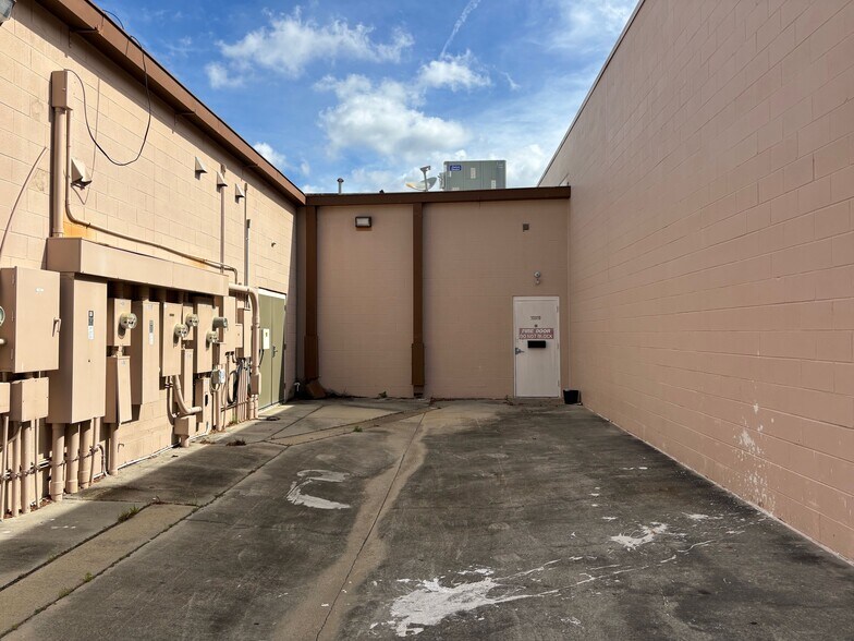 More Photos Of 1050 Fording Island Rd, Bluffton Storefront For Lease