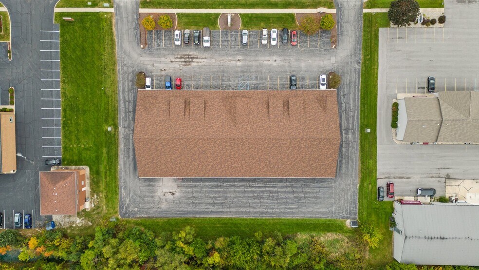 More Photos Of 2502 Beech St, Valparaiso Storefront For Sale