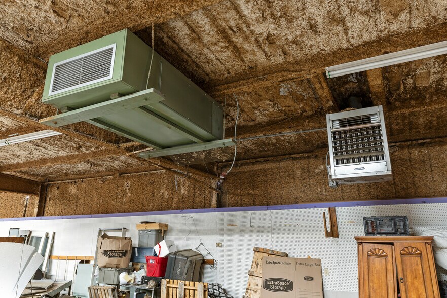 More Photos Of 2751 E Davis St, Conroe Freestanding For Sale