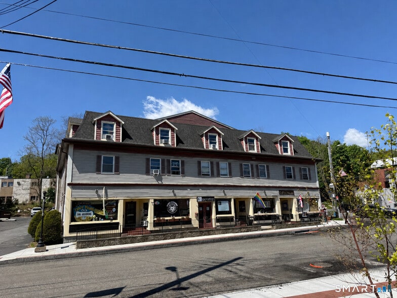 More Photos Of 82 Main St, East Hampton Apartments For Sale